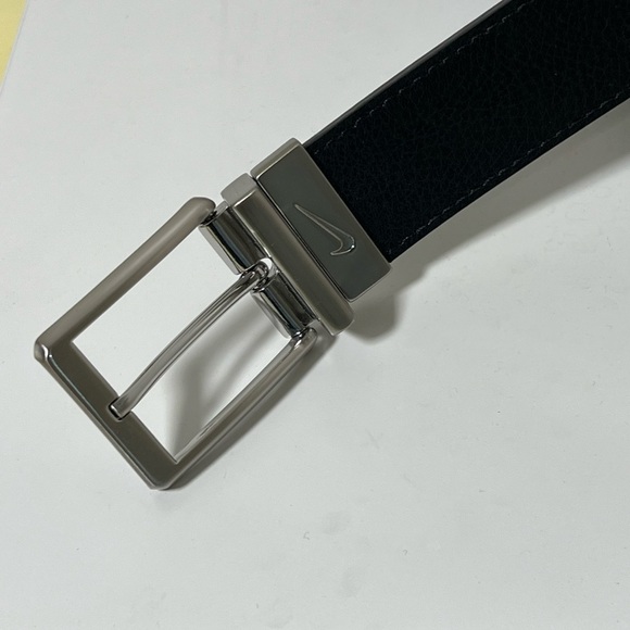 Nike Belt Sz. 40 Leather Reversible Black or Brown with Silver Clasp Buckle Golf - Picture 5 of 10